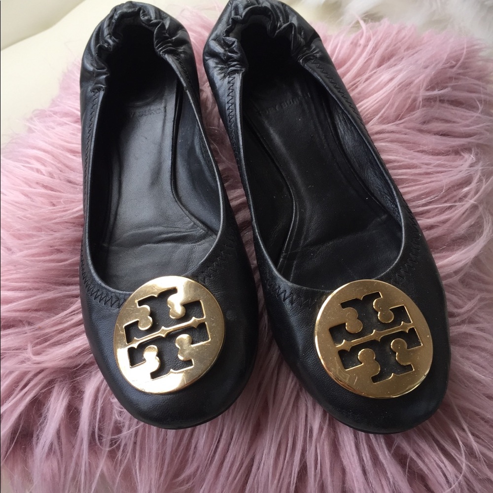 Tory Burch flats lightly used in great condition.